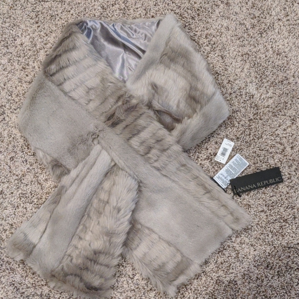 Banana republic faux fur scarf